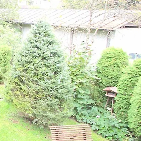 شقة كارينا، مارتن، مايكل&سيسي