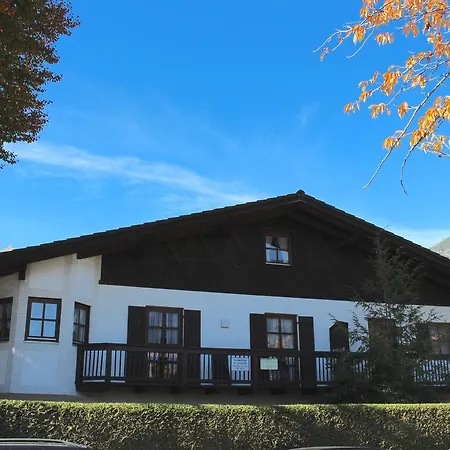 شقة كارينا، مارتن، مايكل&سيسي *